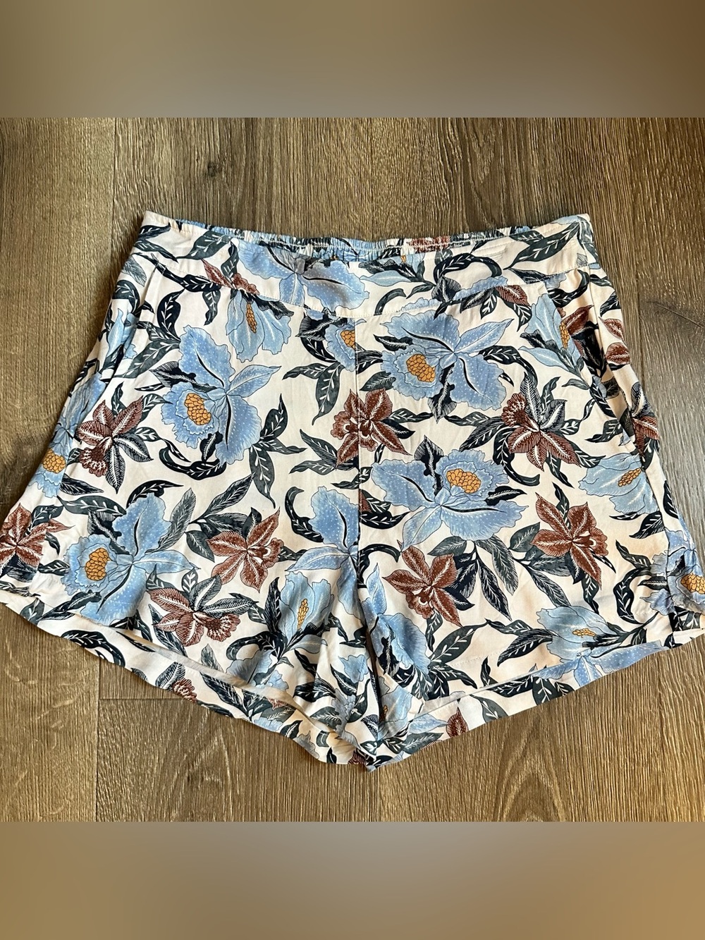 Old Navy Women’s Floral Print Women’s Shorts Size Large